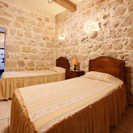 Villa Ta Happin In With Pool And Ac Xaghra