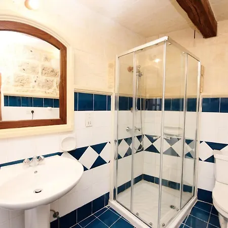 Ta Happin In With Pool And Ac * Xagħra